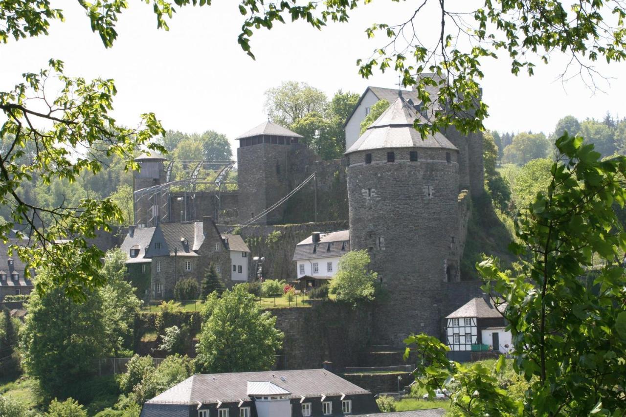 Ferienwohnung "Kunterbunt" Mit Burgblick Und Dachterrasse Monschau Buitenkant foto